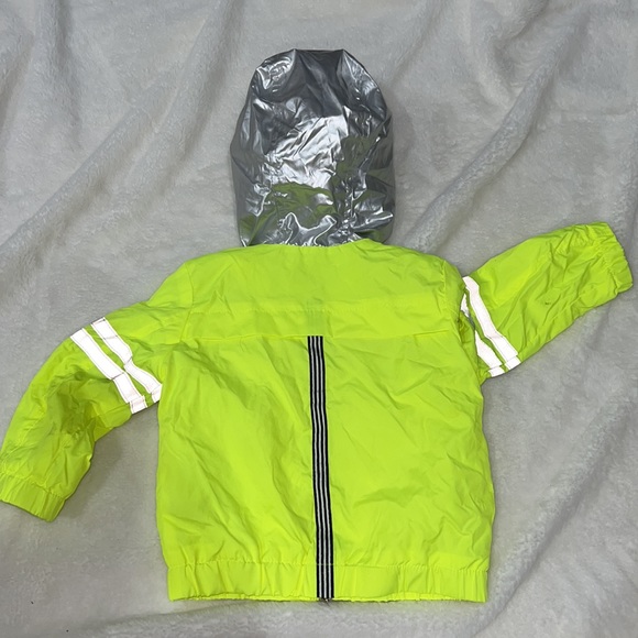 Urban replica toddler baby girl 24M highlighter yellow rain jacket - Picture 3 of 5